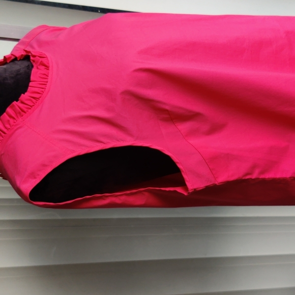 Laundry by Shelli Segal 💕 magenta ruffle accent blouse - Picture 4 of 11